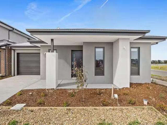 Rental! 7 Mirage Avenue, Berwick, VIC 3806