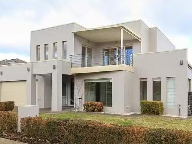 Nice 7 Nathan Street, Deakin, ACT 2600