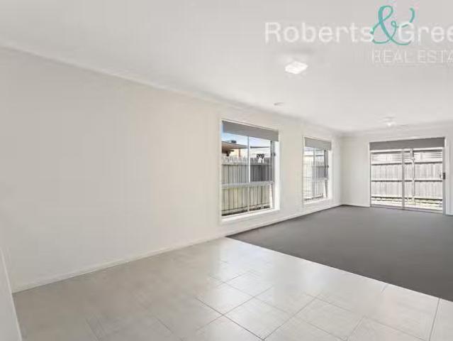 Just in! 7 Alexandro Grove, Hastings, VIC 3915