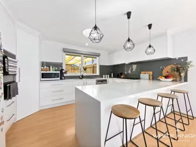 Cozy 7 Ariel Court, Keilor Downs VIC 3038