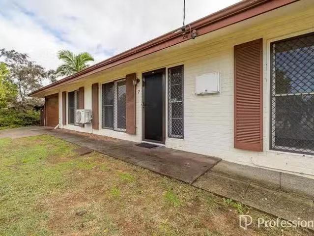 Deal! 7 Banksia Road, Camillo, WA 6111