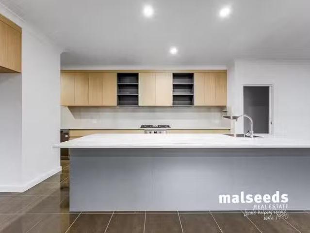Unique 7 Blaxland Court, Mount Gambier, SA 5290