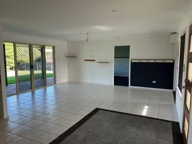 Cozy 7 Currawong Court, Eli Waters, QLD 4655