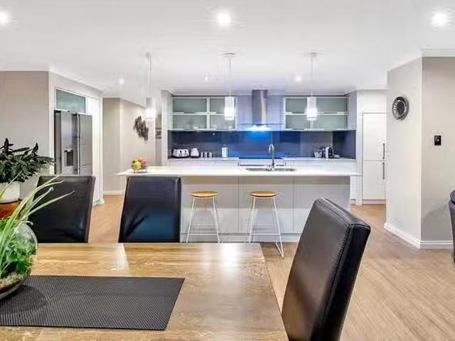 Cheap 7 Lakeway Retreat, Dawesville, WA 6211