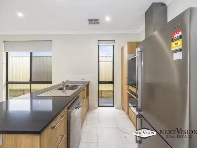 Nice 7 Lewisham Vista, Success, WA 6164