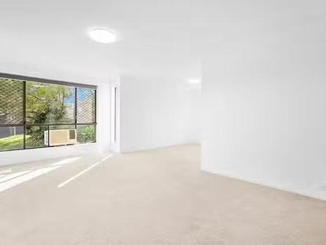 Unique 7 Sim Jue Court, Sinnamon Park, QLD 4073