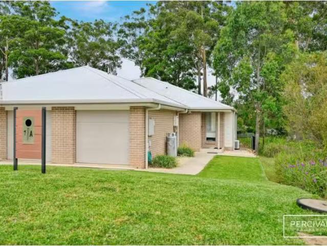 Charming 7A Paris Lane, Port Macquarie Townhouse for rent Lis.