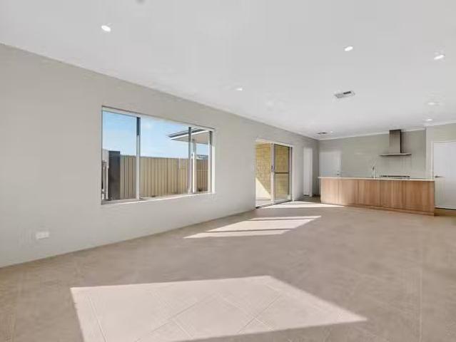 Unique 80 Moncrieff Parade, Golden Bay, WA 6174