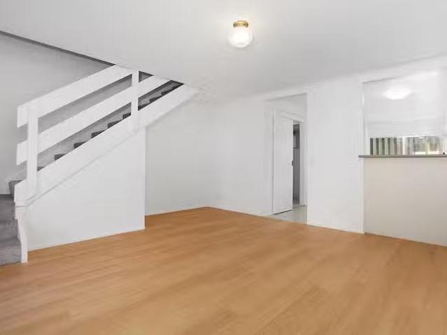 Cheap 8/11 13 Martin Street, Nerang, QLD 4211