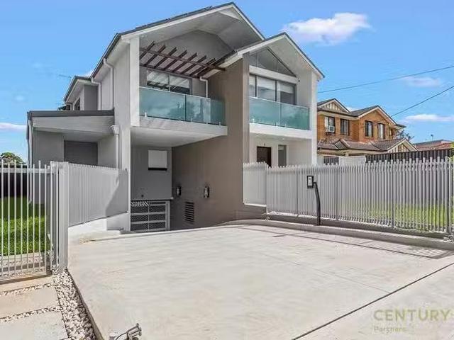 New 8/123 Polding Street, Fairfield Heights, NSW 2165