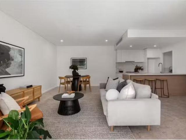 Nice 8/132 140 Brunker Road, Adamstown Apartment for rent Lis.