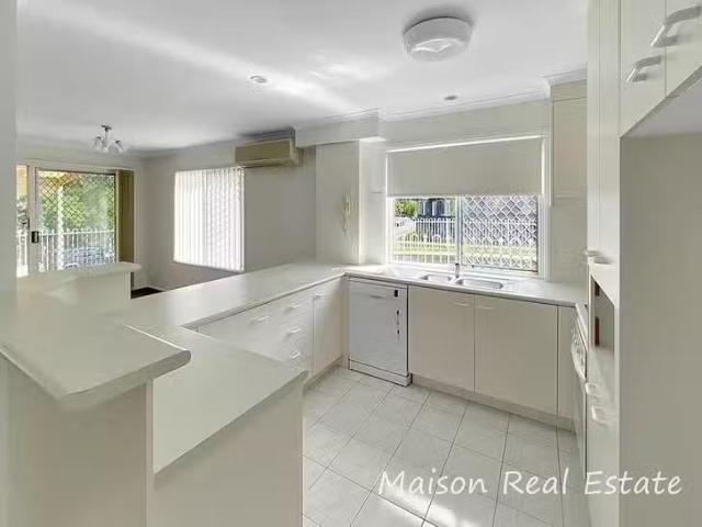 Just in! 8/1 Abel Smith Crescent, Mount Ommaney, QLD 4074