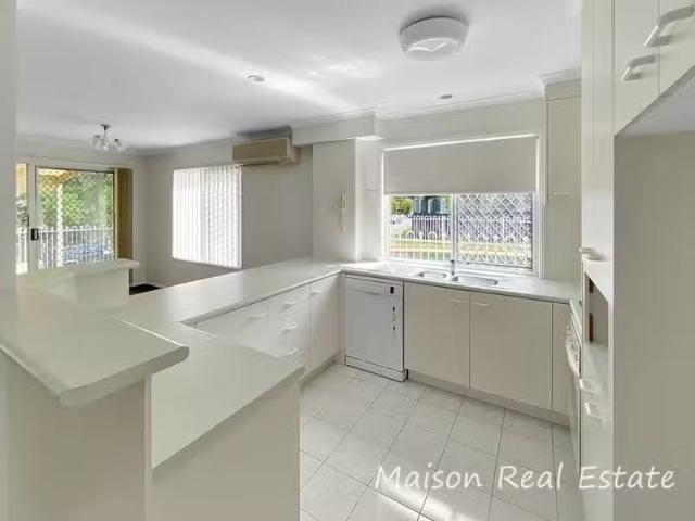 Nice 8/1 Abel Smith Crescent, Mount Ommaney QLD 4074