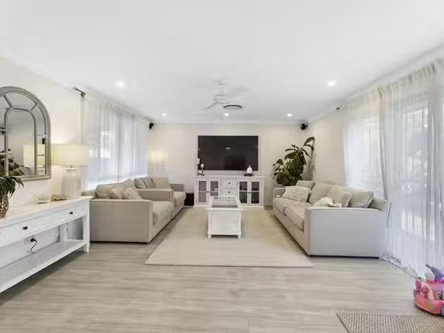 Rental! 87 Oceanic Drive, Mermaid Waters, QLD 4218