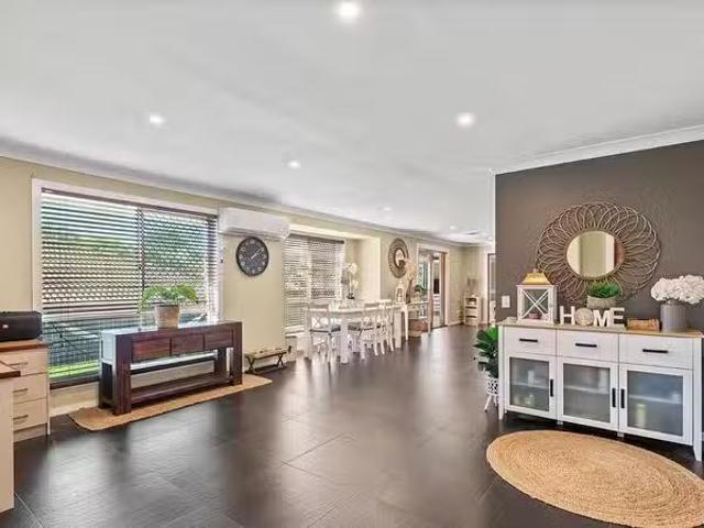Unique 84 Inverness Way, Parkwood, QLD 4214
