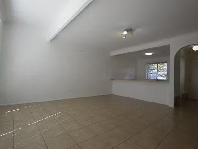 Just in! 8/696 Kingston Road, Loganlea, QLD 4131