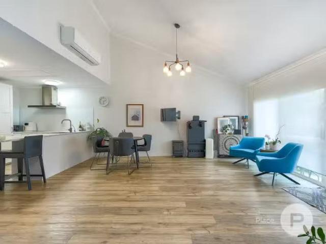 Cozy 8/96 Old Northern Road, Everton Park Apartment for rent.
