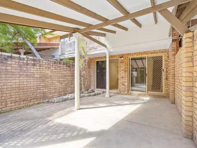 New 8/9 Eady Avenue, Broadbeach Waters, QLD 4218
