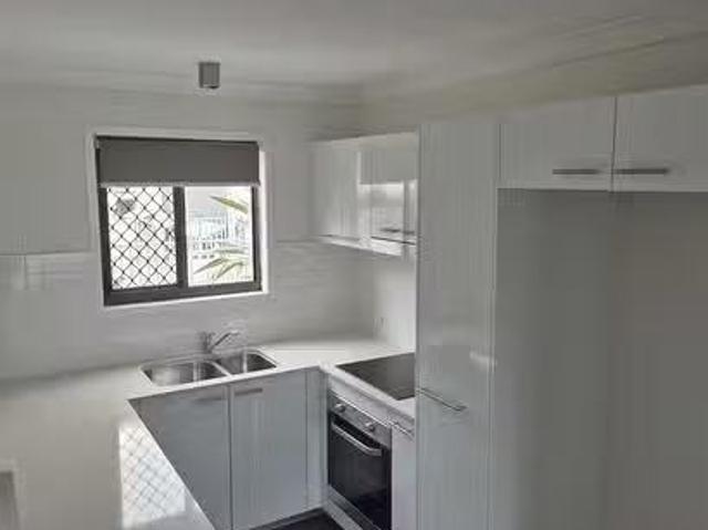 Cheap 8/9 Fisher Street, West Gladstone, QLD 4680
