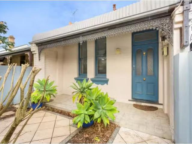 Deal! 89 Holtermann Street, Crows Nest House for rent Listed.