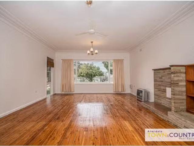 New 8 Marsh Street, ARMIDALE House for rent Listed by Jennife.