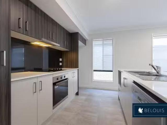 Just in! 8 Mia Street, Flinders View, QLD 4305