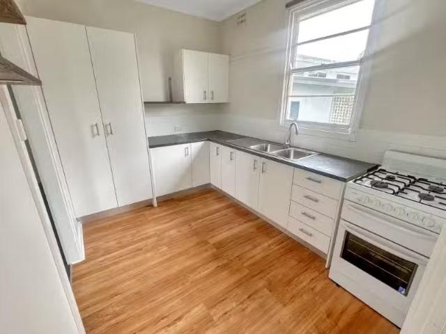 Unique 8 Neville St, Rutherford House for rent Listed by Kell.