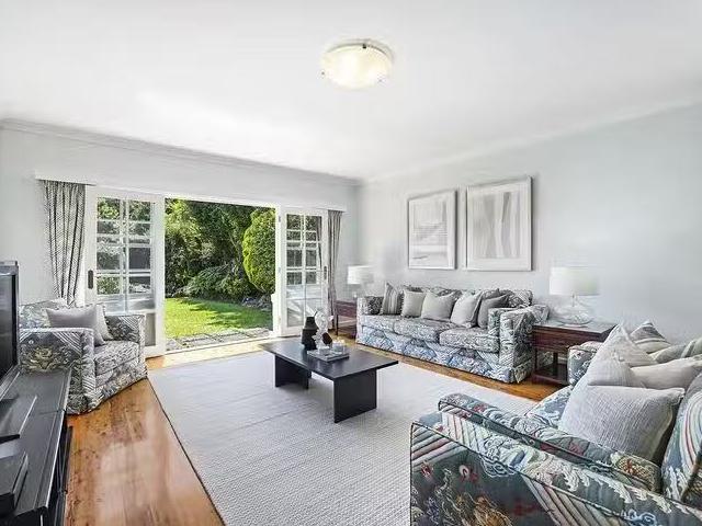 Charming 8 Olinda Place, St Ives, NSW 2075
