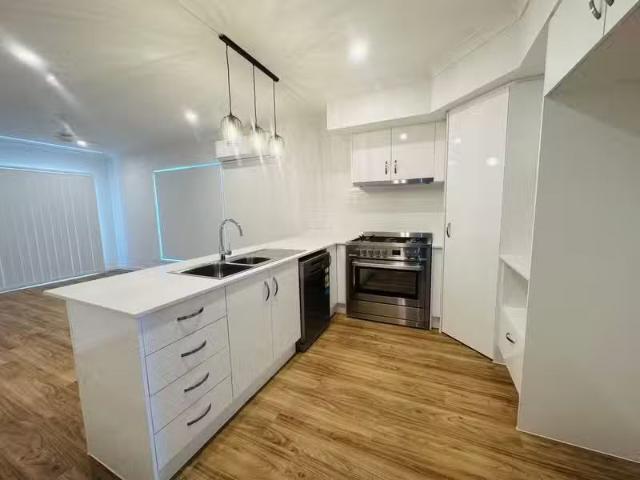 Cheap 8 Brockwell Way, YARRABILBA, QLD 4207 House for Rent