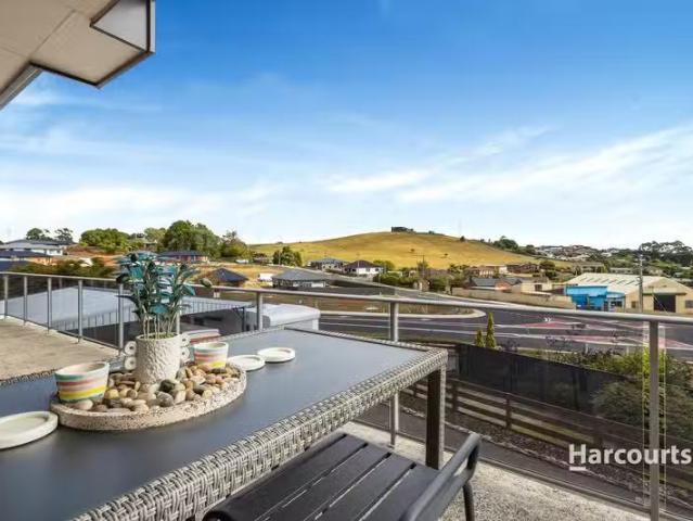 Charming 8 Cedar Place, ROMAINE, TAS 7320 House for Rent