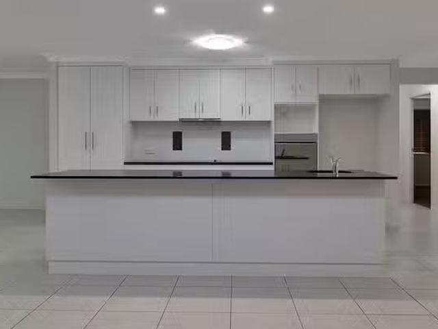 Nice 8 Clara Street, Highfields, QLD 4352