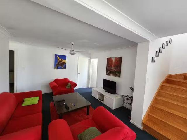 Deal! 8 Fielding Road, College View, QLD 4343