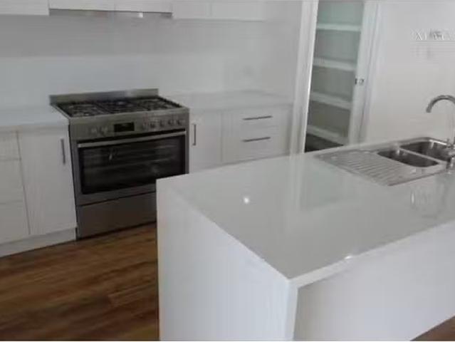 For Rent! 8 Goldstein Crescent, Lloyd House for rent Listed b.