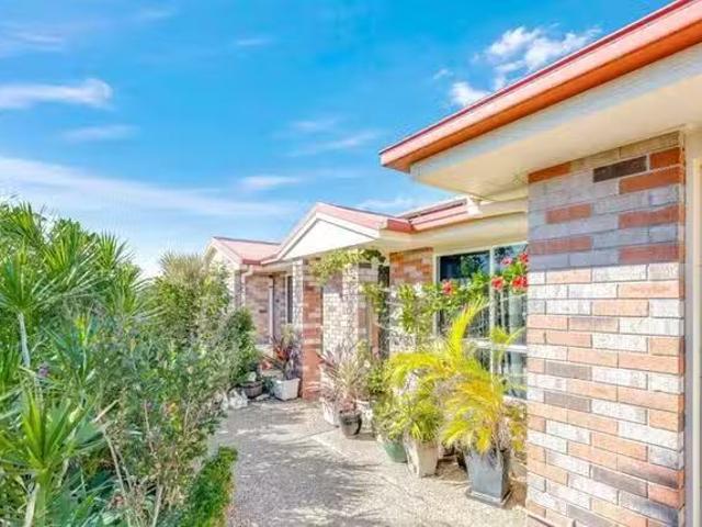 Just in! 8 Halloran Court, Thabeban, QLD 4670