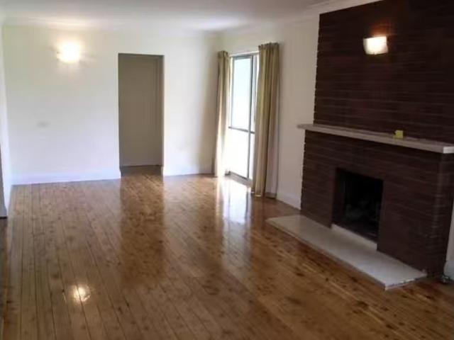 Just in! 8 Heugh Street, TAMWORTH House for rent Listed by We.