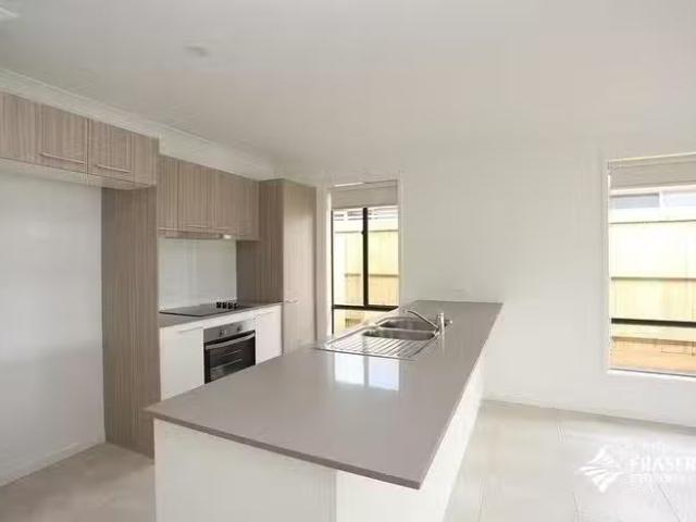 Cozy 8 Honeyeater Street, Bahrs Scrub, QLD 4207