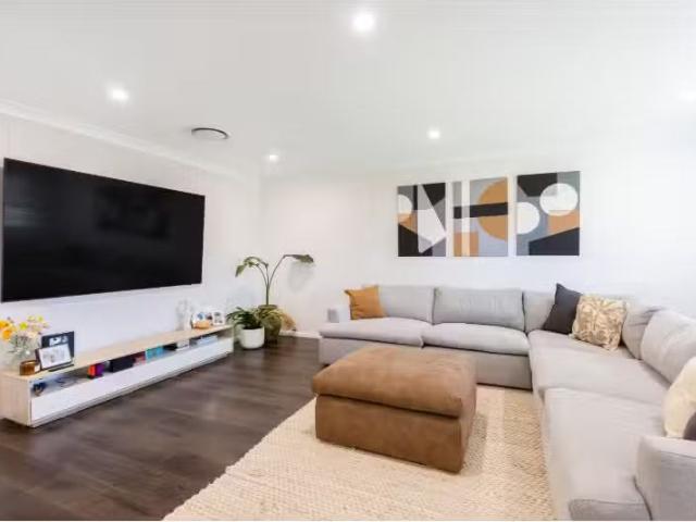 Unique 8 Kalua Place, GLENMORE PARK House for rent Listed by.