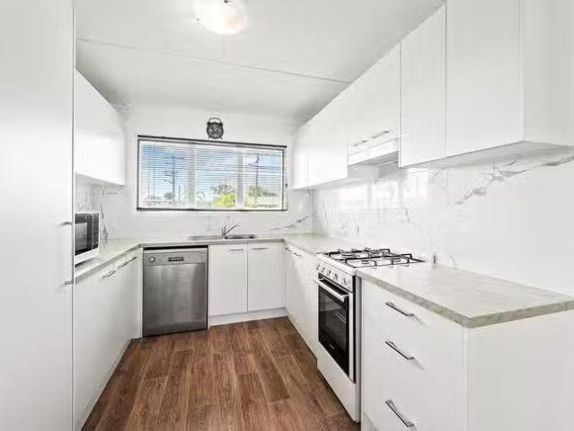 Cozy 8 Larsen Street, West Gladstone, QLD 4680