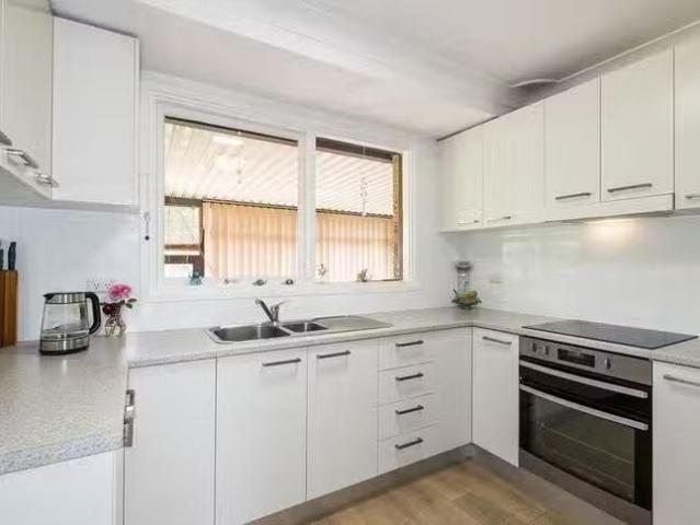 Cheap 8 Pearce Place, Emu Plains, NSW 2750