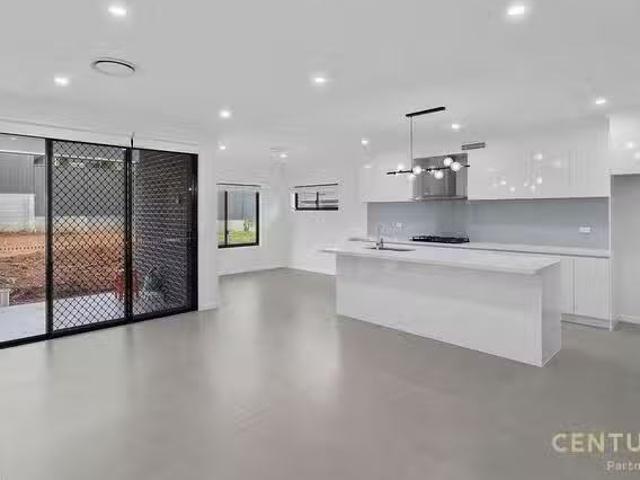 Deal! 8 Pennywort Avenue, Leppington, NSW 2179