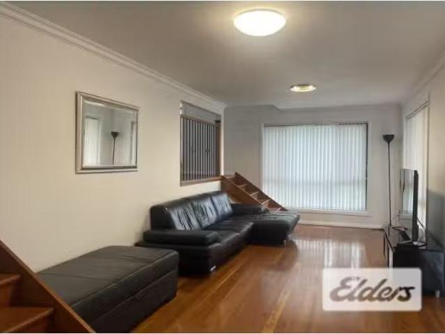 Unique 8 Rosebery Avenue, Macquarie Hills House for rent List.