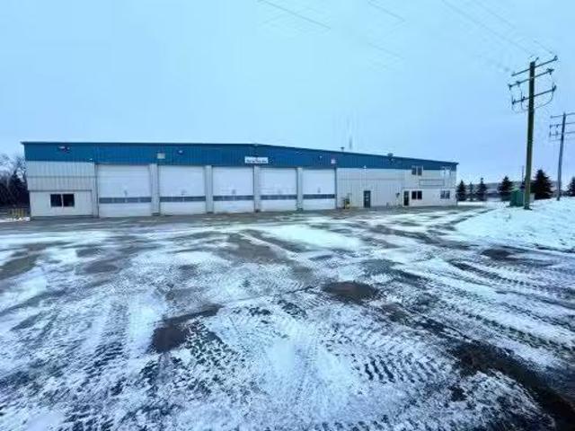 Nice 8 Van Der Horn Way, Rural Red Deer County, AB, T4S 2M4.