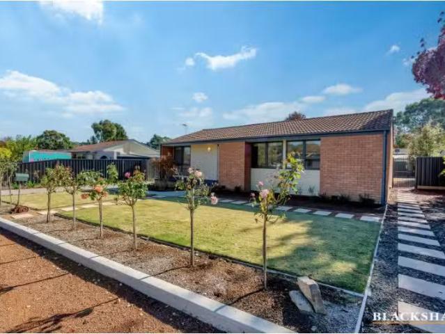 Rental! 8 Wargila Place, Giralang House for rent Listed by Mo.