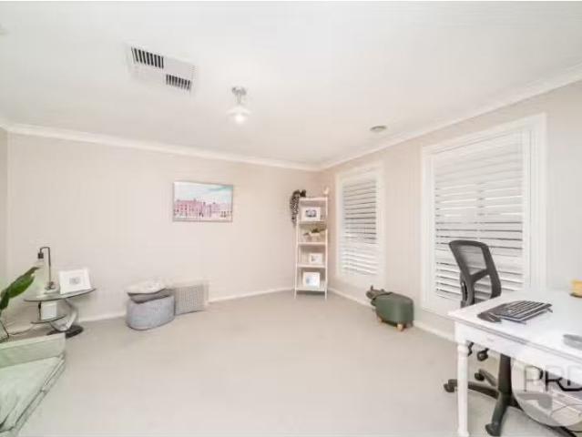 For Rent! 8 Yarrawah Crescent, Bourkelands House for rent Lis.