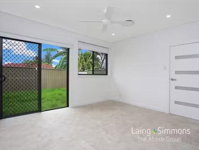 Nice 8a Cobblestone Place, Werrington Downs House for rent Li.