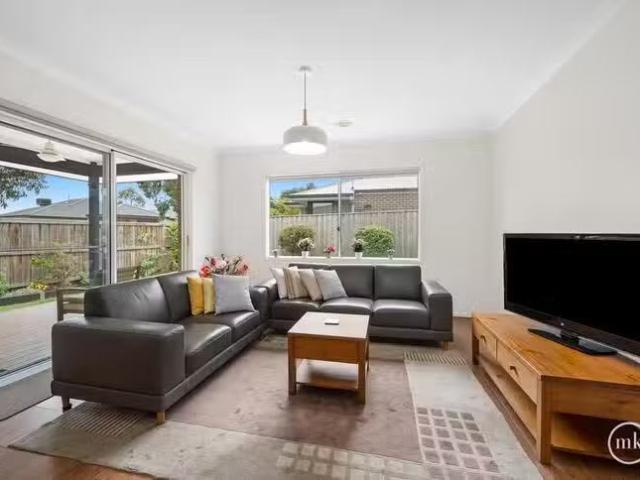 Nice 93 Sunstone Boulevard, Doreen, VIC 3754