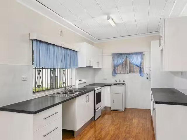For Rent! 94 Connells Point Road, Connells Point, NSW 2221