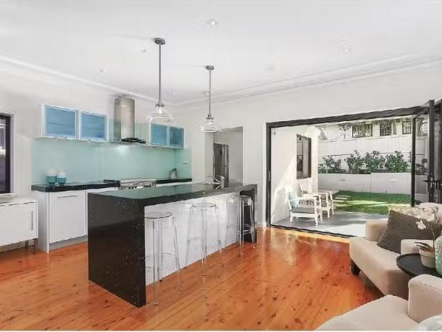 Cozy 94 Eastern Valley Way, Willoughby House for rent Listed.