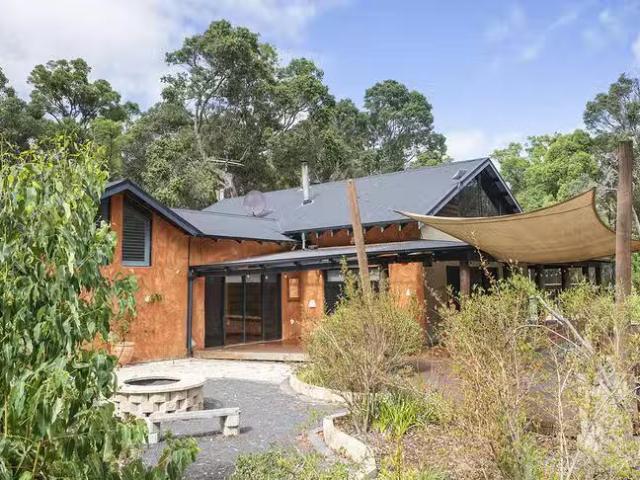 Charming 95 Woodland Drive, Burnside, WA 6285