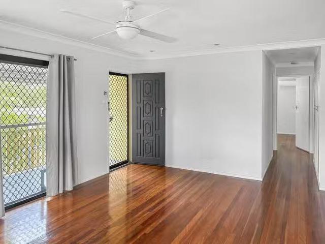 Just in! 96 Pareena Crescent, Mansfield, QLD 4122